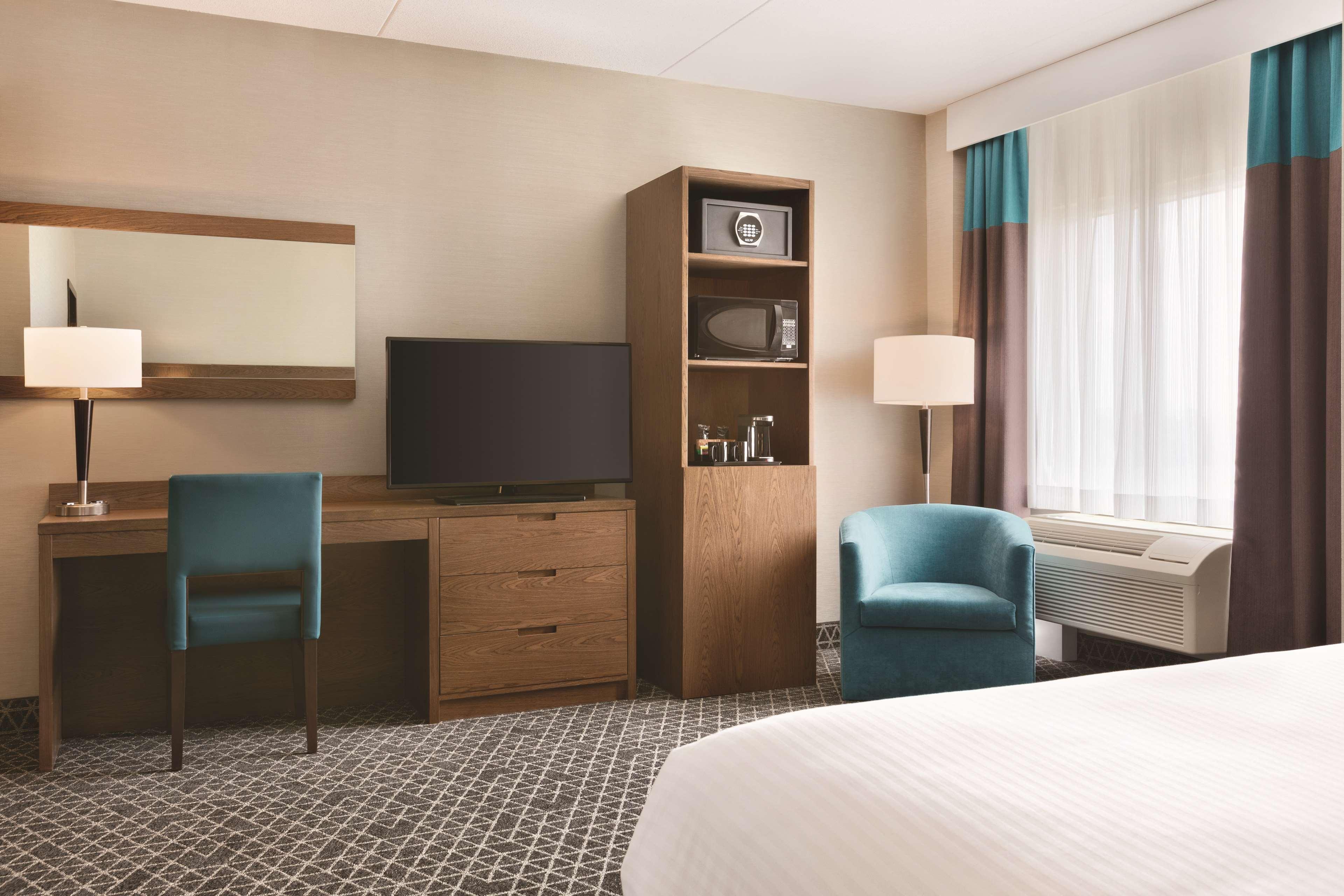 Park Inn By Radisson Brampton, On ภายนอก รูปภาพ