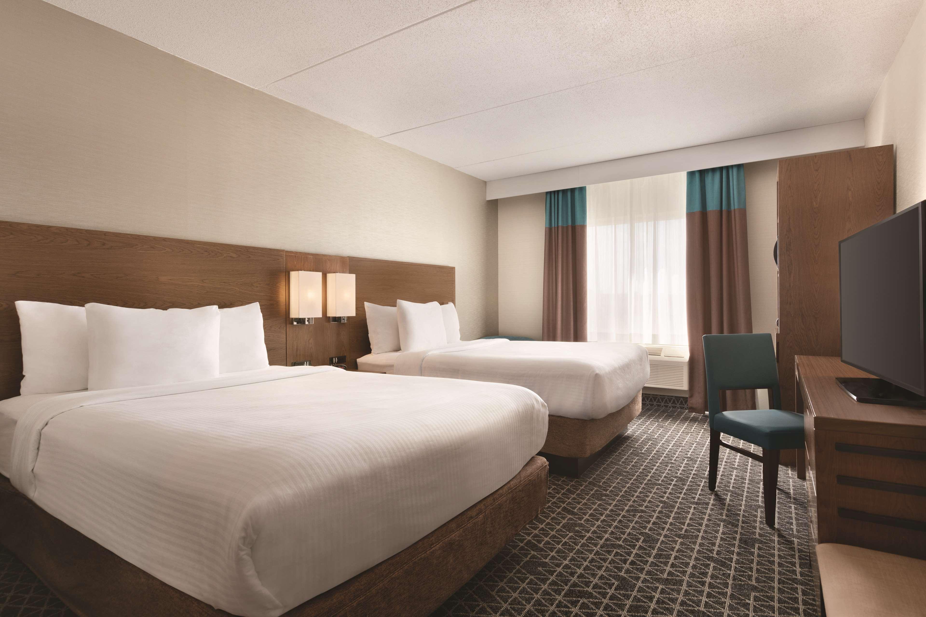 Park Inn By Radisson Brampton, On ภายนอก รูปภาพ