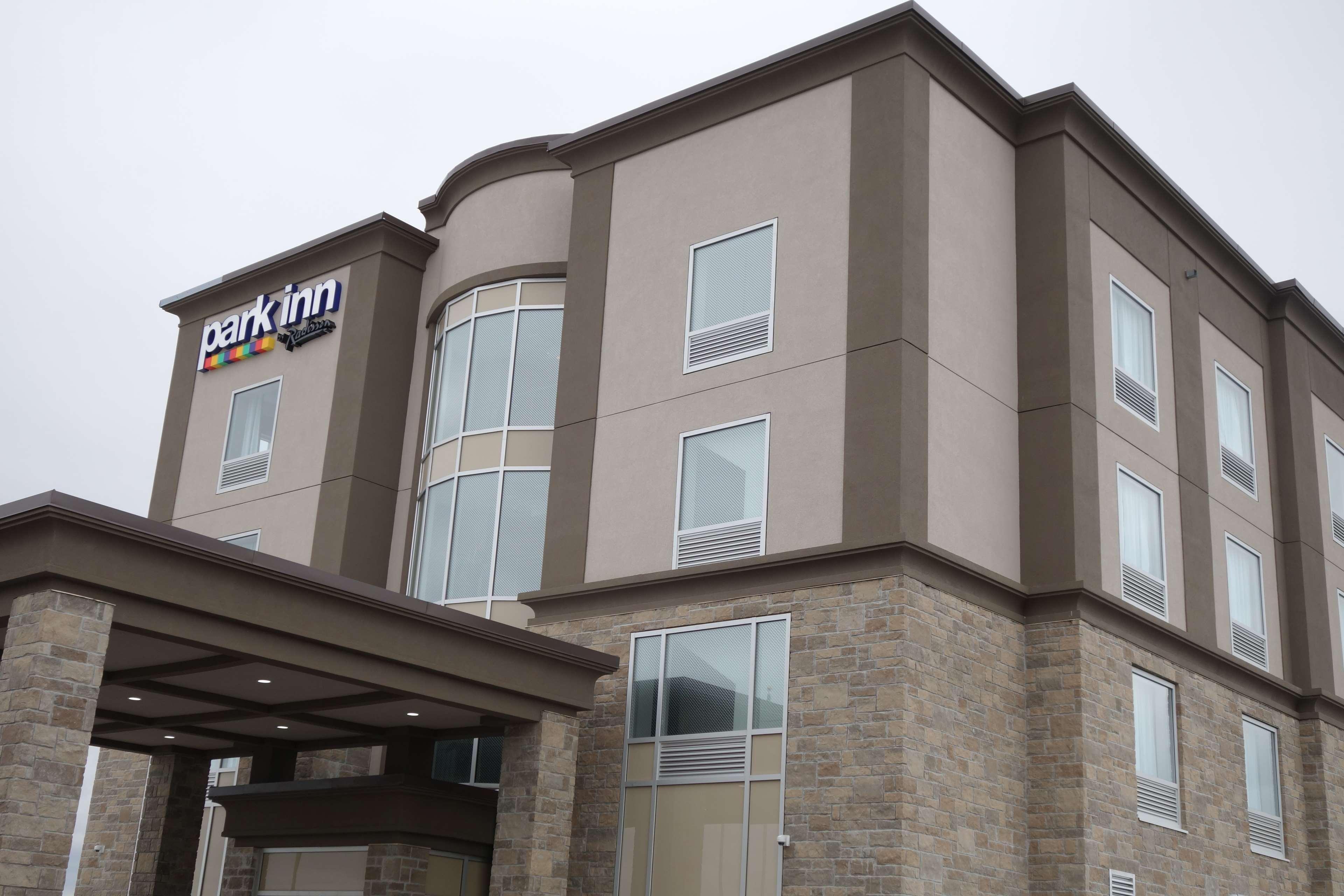 Park Inn By Radisson Brampton, On ภายนอก รูปภาพ