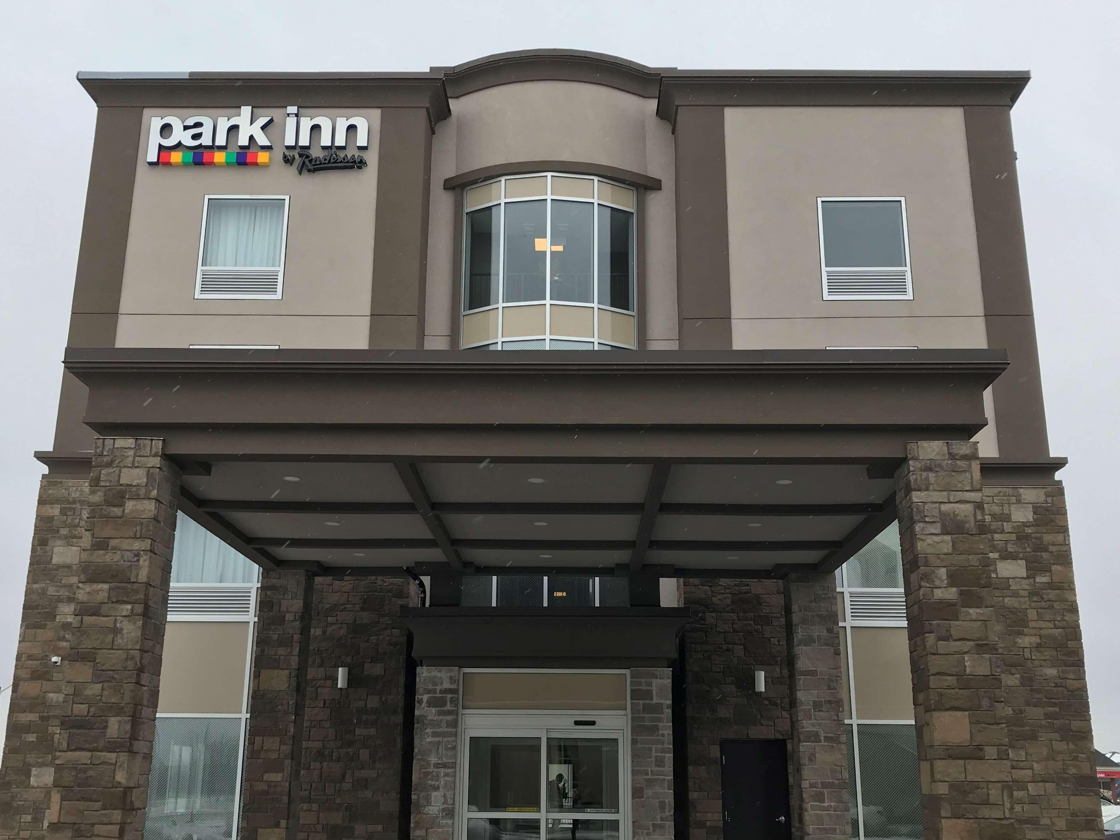 Park Inn By Radisson Brampton, On ภายนอก รูปภาพ