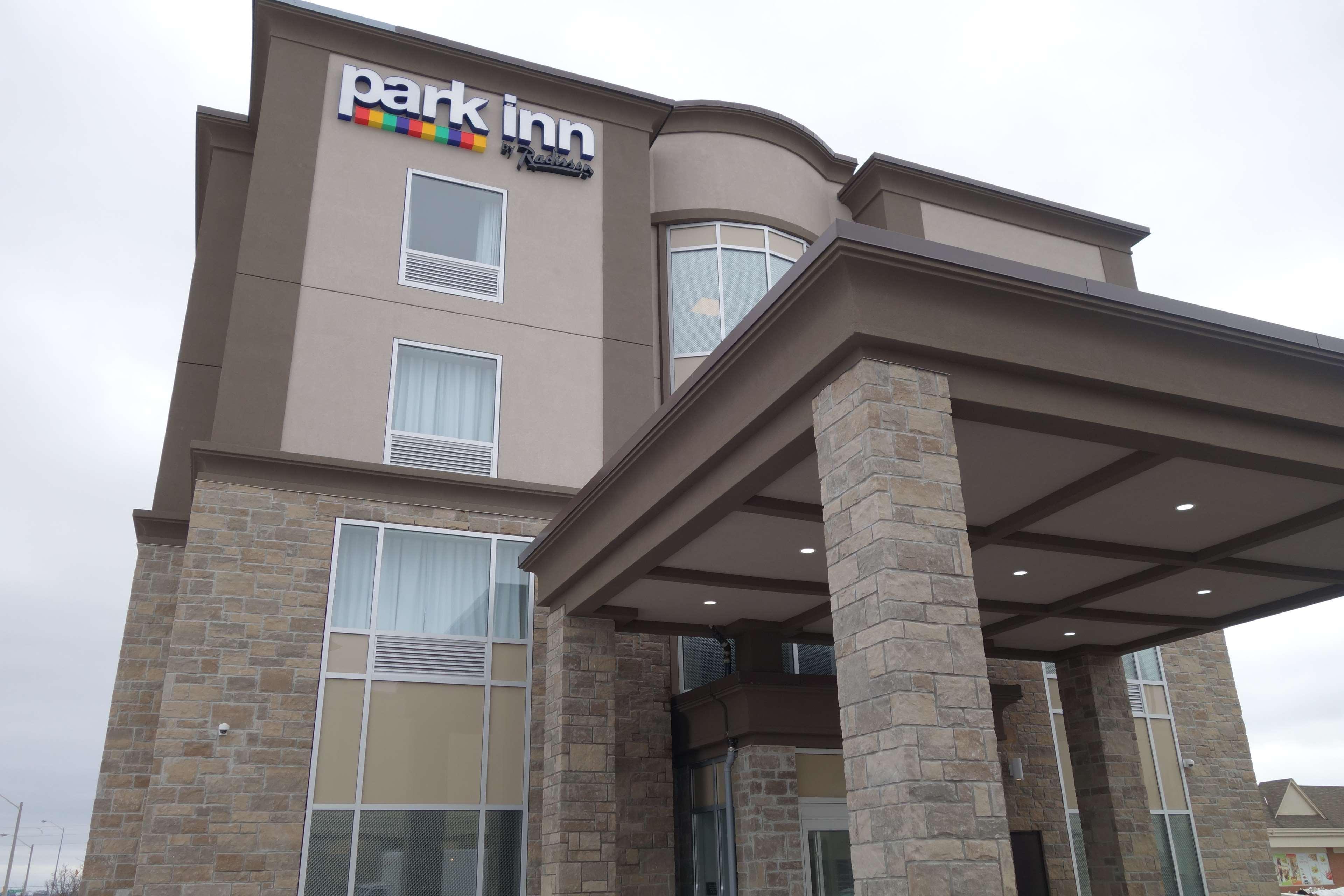 Park Inn By Radisson Brampton, On ภายนอก รูปภาพ