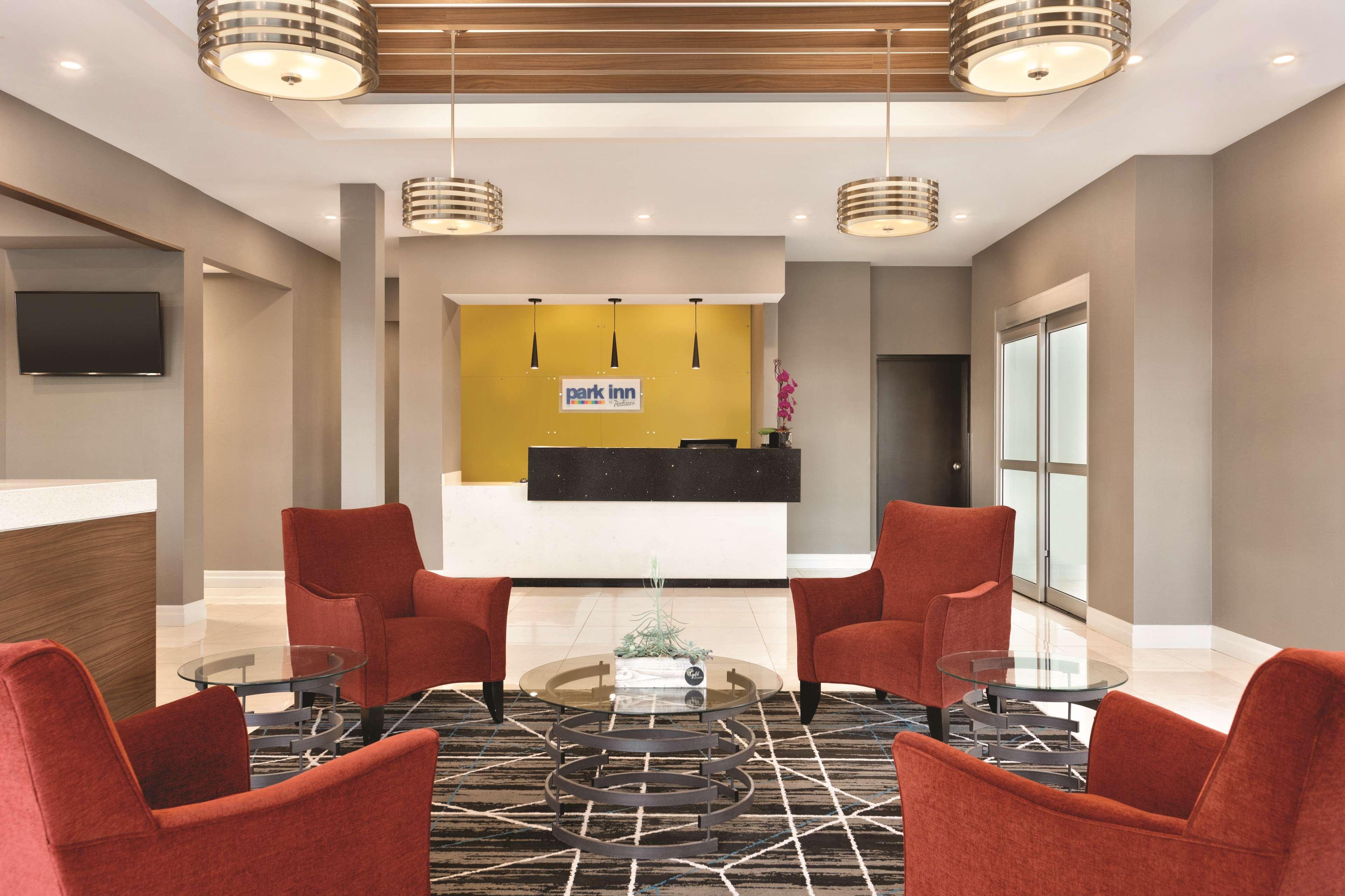 Park Inn By Radisson Brampton, On ภายนอก รูปภาพ
