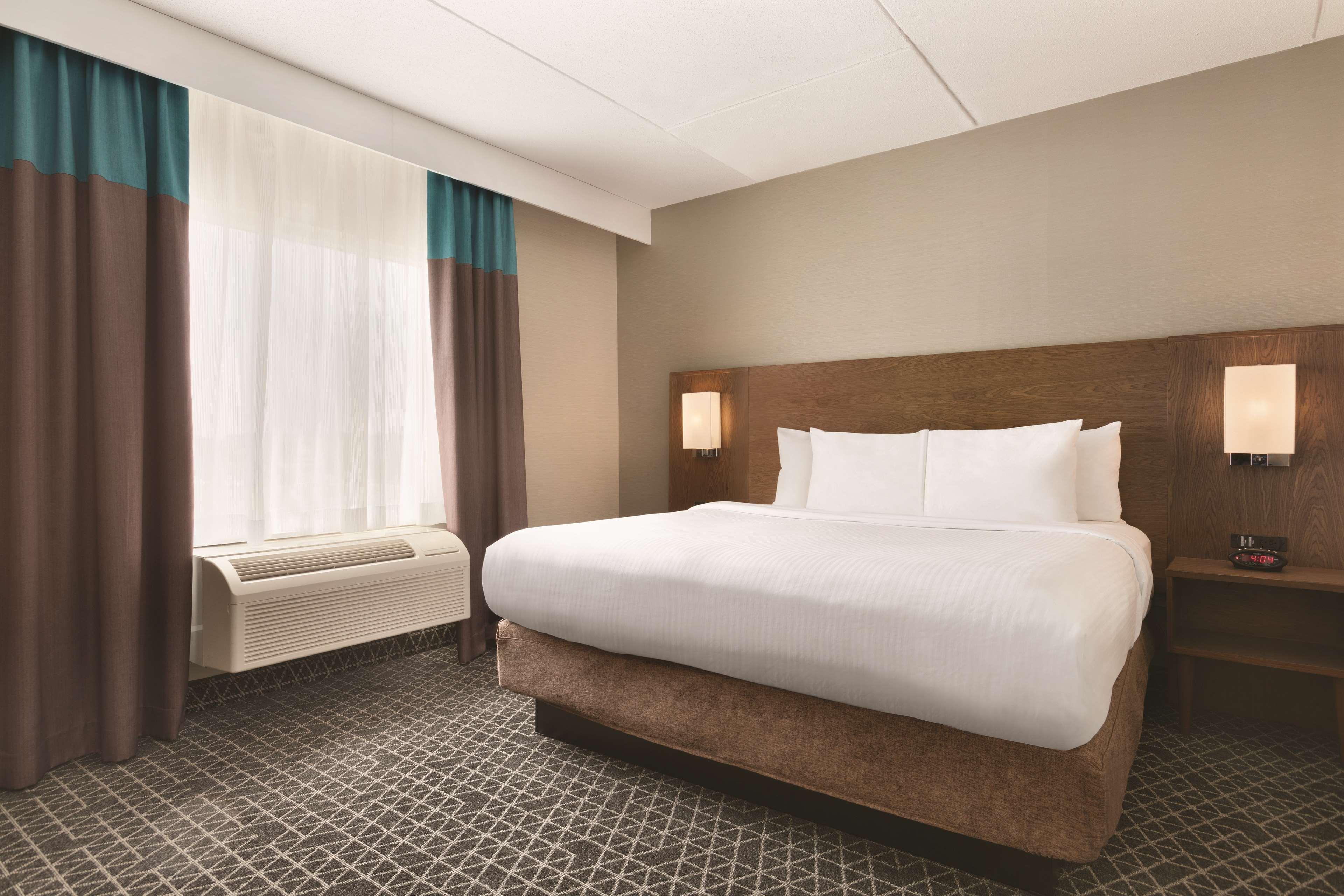 Park Inn By Radisson Brampton, On ภายนอก รูปภาพ