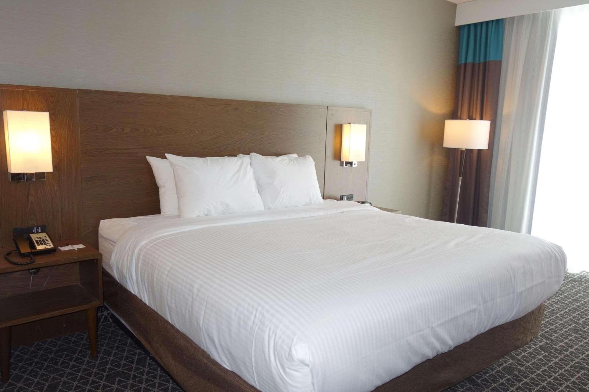 Park Inn By Radisson Brampton, On ภายนอก รูปภาพ