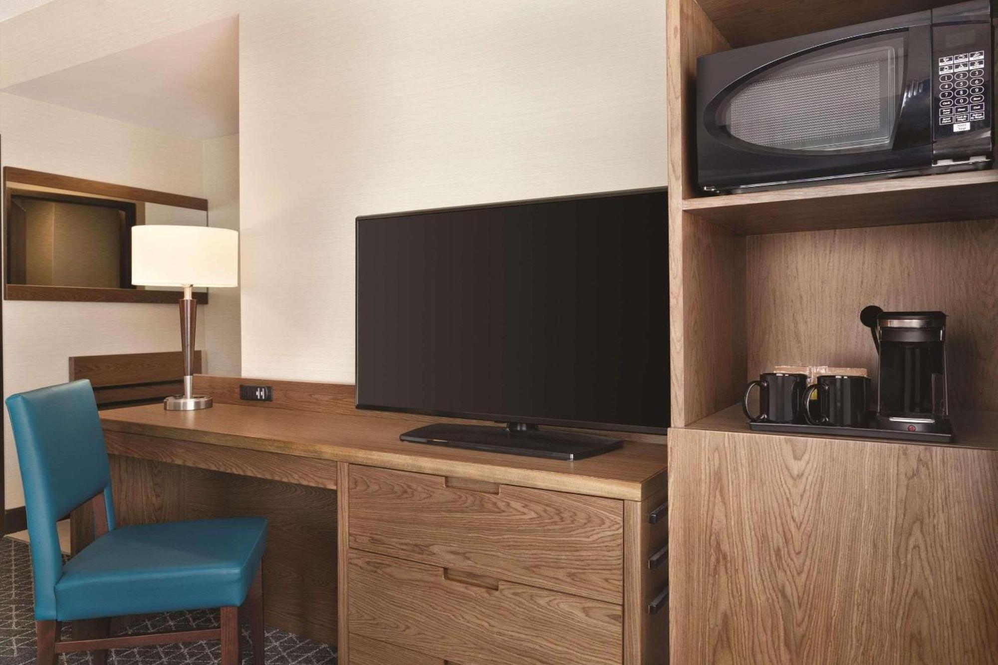 Park Inn By Radisson Brampton, On ภายนอก รูปภาพ
