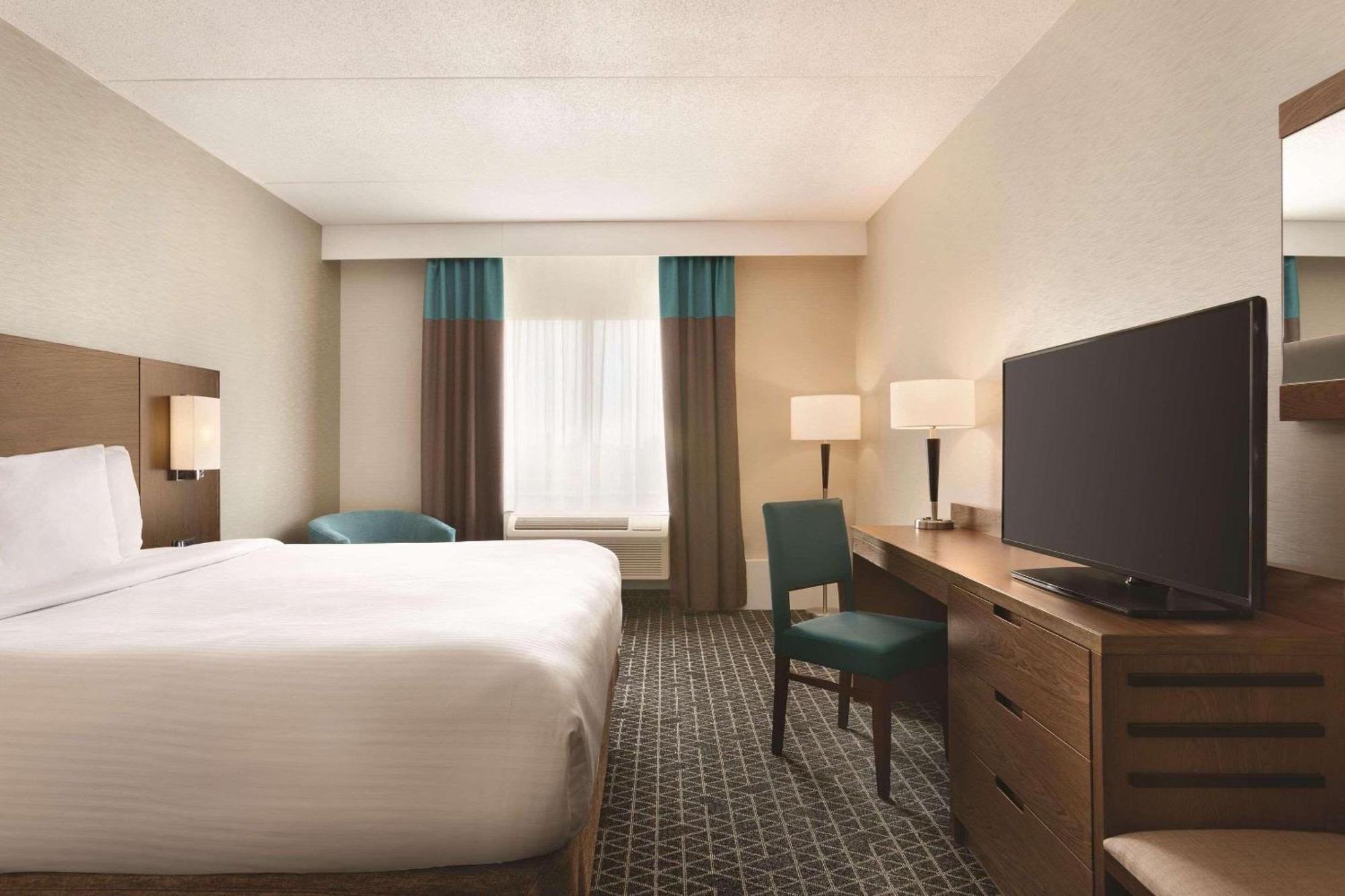 Park Inn By Radisson Brampton, On ภายนอก รูปภาพ